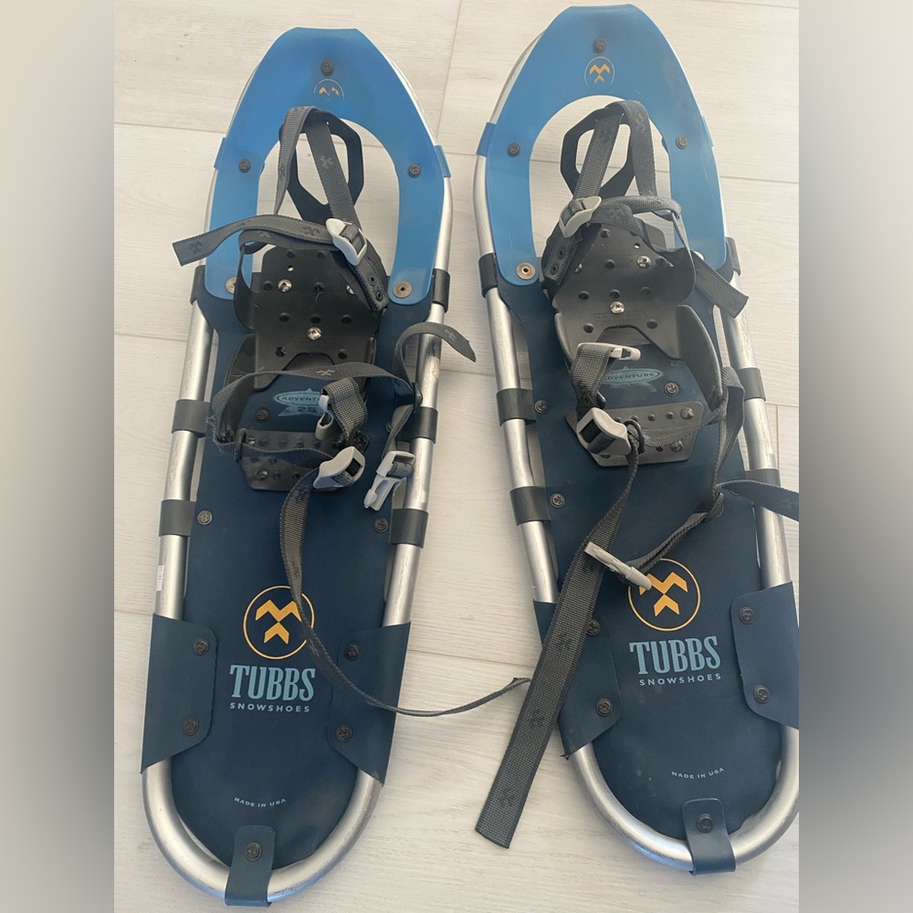 Tubbs 25 inch Blue Snowshoes with Straps